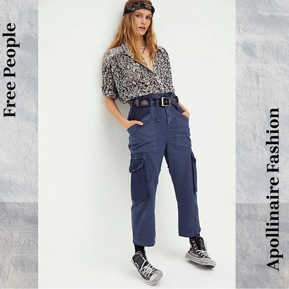 FREE PEOPLE ZION CARGO PANTS IN NAVY SIZE MEDIUM NWT